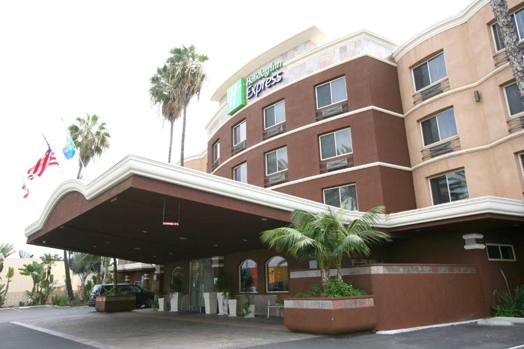Holiday Inn Express San Diego South - Chula Vista, an IHG Hotel image