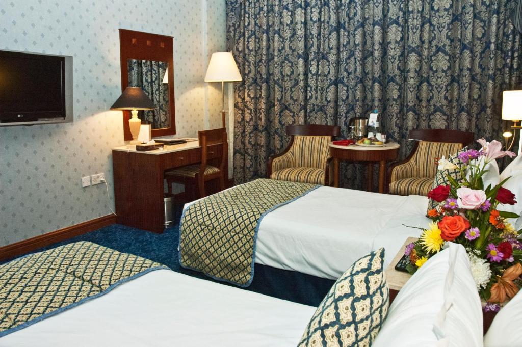 {
  "en-gb": "Regent Palace Hotel"
} photo 3