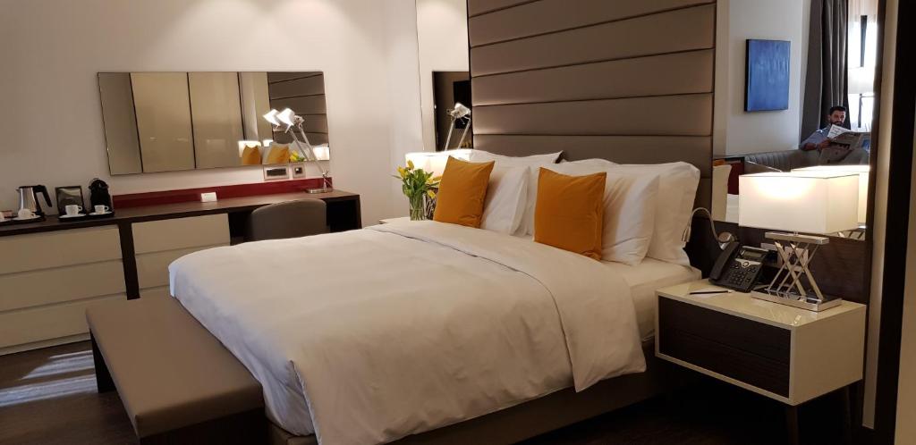 Swiss-Belboutique Bneid Al Gar Kuwait photo 4
