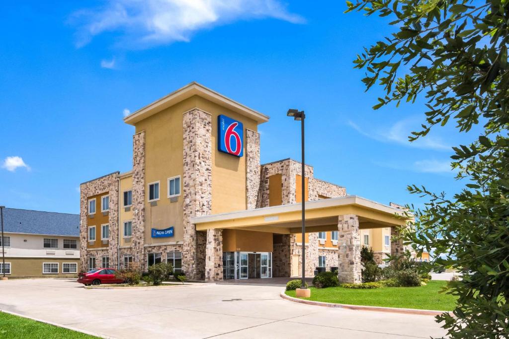 Motel 6 Mineral Wells, TX image