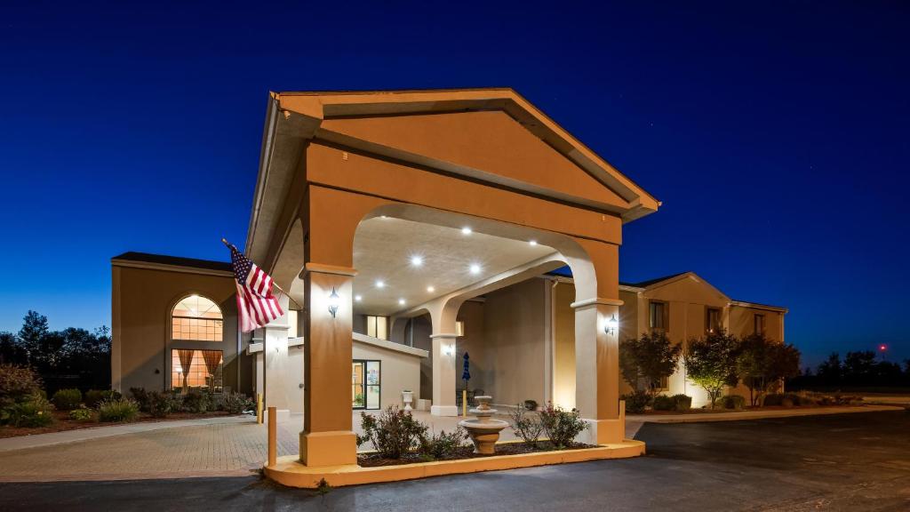 Hotel Lincoln Inn on Route 66 and near I-55 image