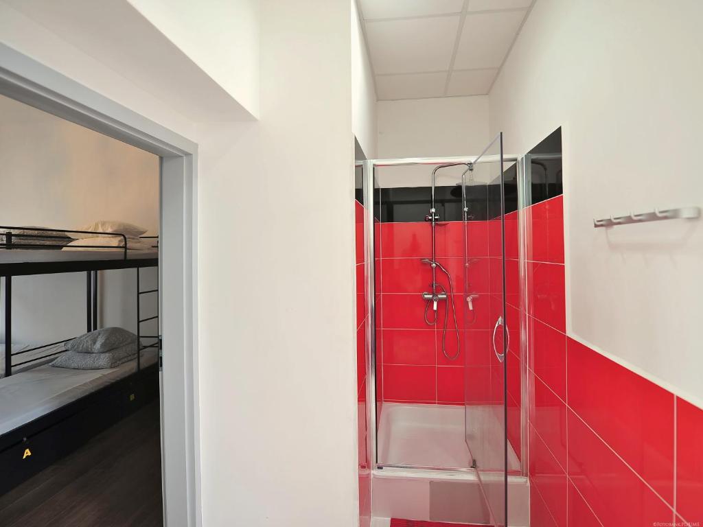 Номер (Кровать в общем 6-местном номере), 3City Hostel