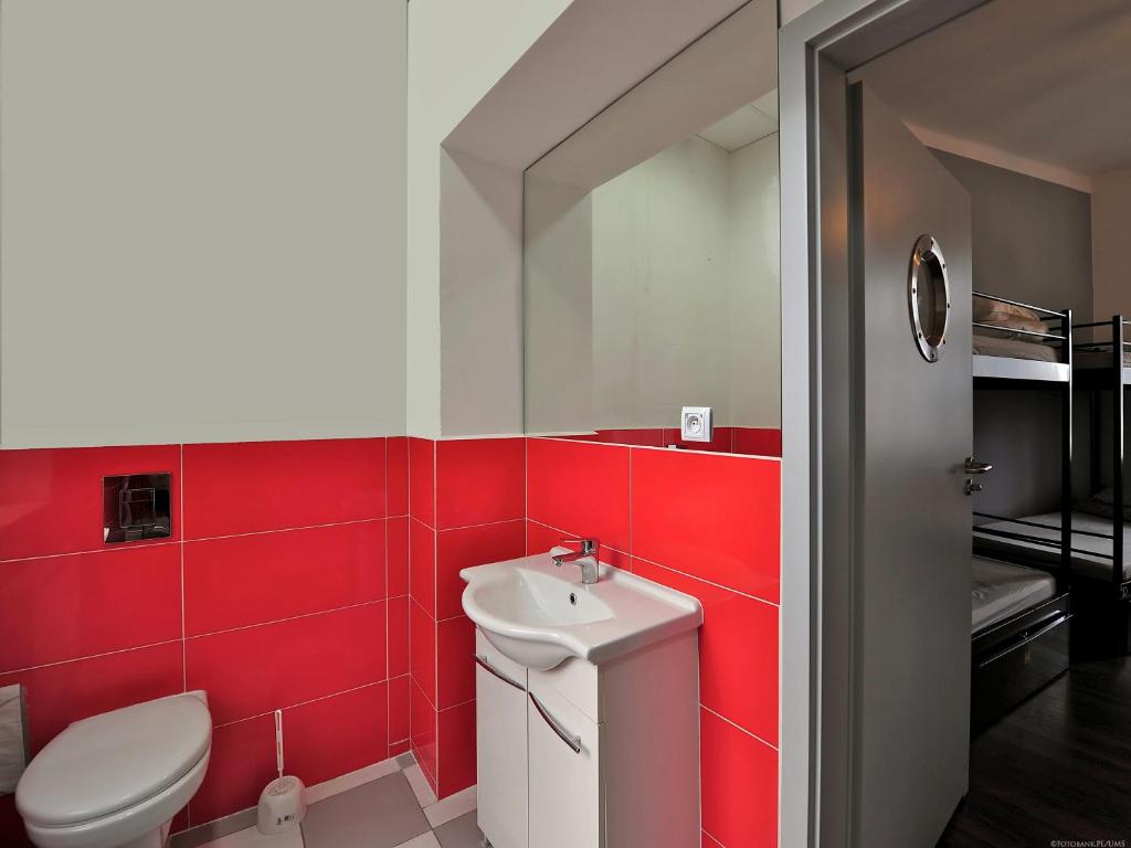 Номер (Кровать в общем 6-местном номере), 3City Hostel