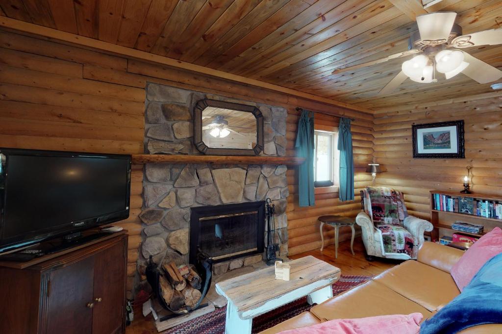 Grand Lake Cabin Escape photo 4