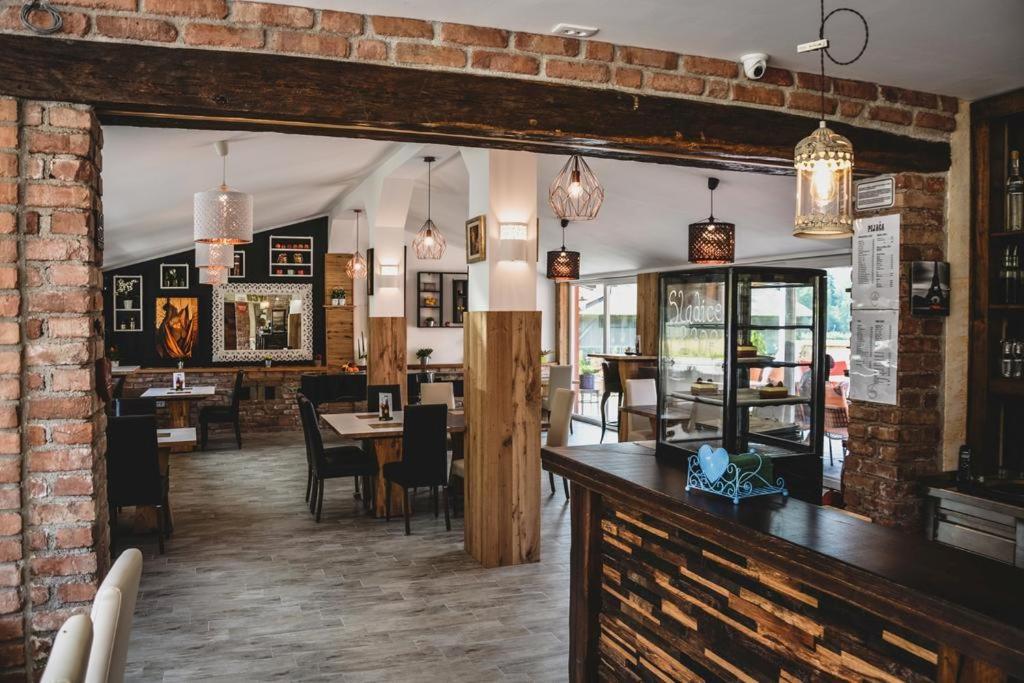 Ta Fabrika Restavracija,pizzerija in prenočišča photo 1