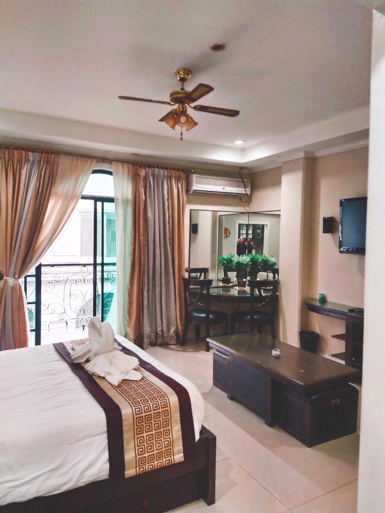 Bourbon St Apts Condo 30C photo 4