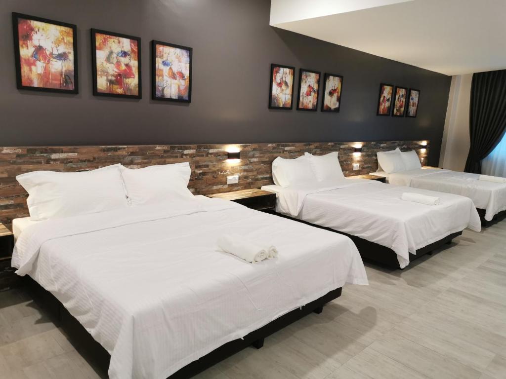L Hotel photo 4
