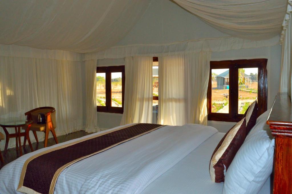 Thour Nature Resort - Jawai Leopard Safari Camp photo 3