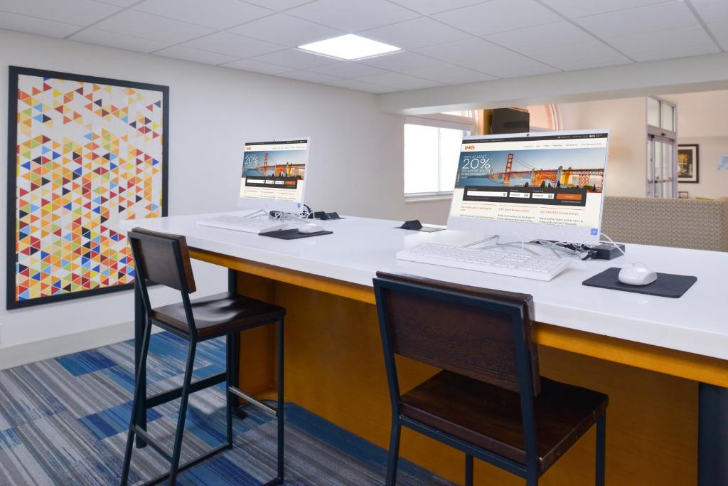 Holiday Inn Express & Suites - Shreveport - Downtown, an IHG Hotel photo 2