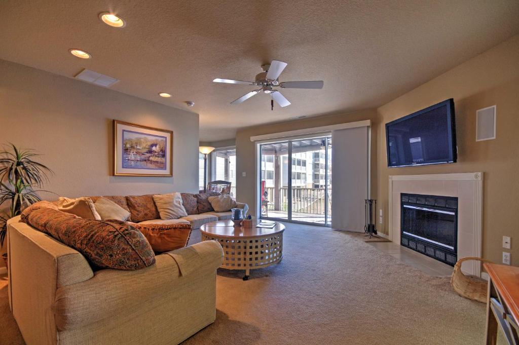 Luxe Lakeside Regatta Bay Getaway with Pool Access! photo 3