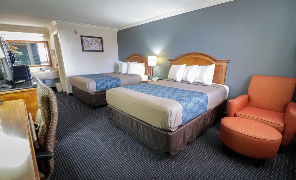 University Inn & Suites San Antonio image