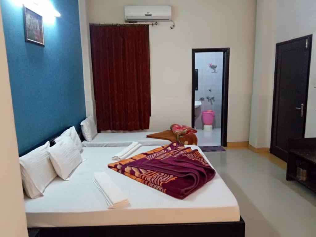 Двухместный (Стандартный двухместный номер с 1 кроватью), Hotel Krishna Residency