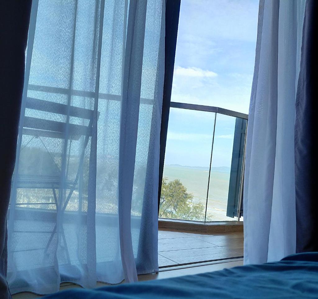 Timur Bay Seafront Residence Kuantan photo 2