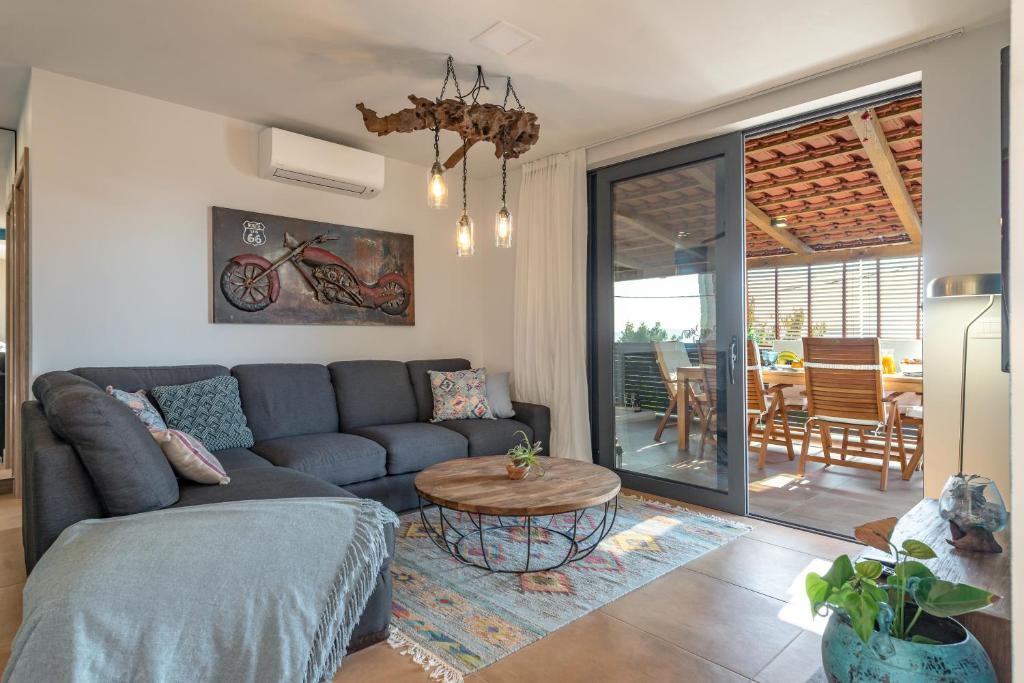 Paradiso Apartment with Private Jacuzzi and Terrace photo 4