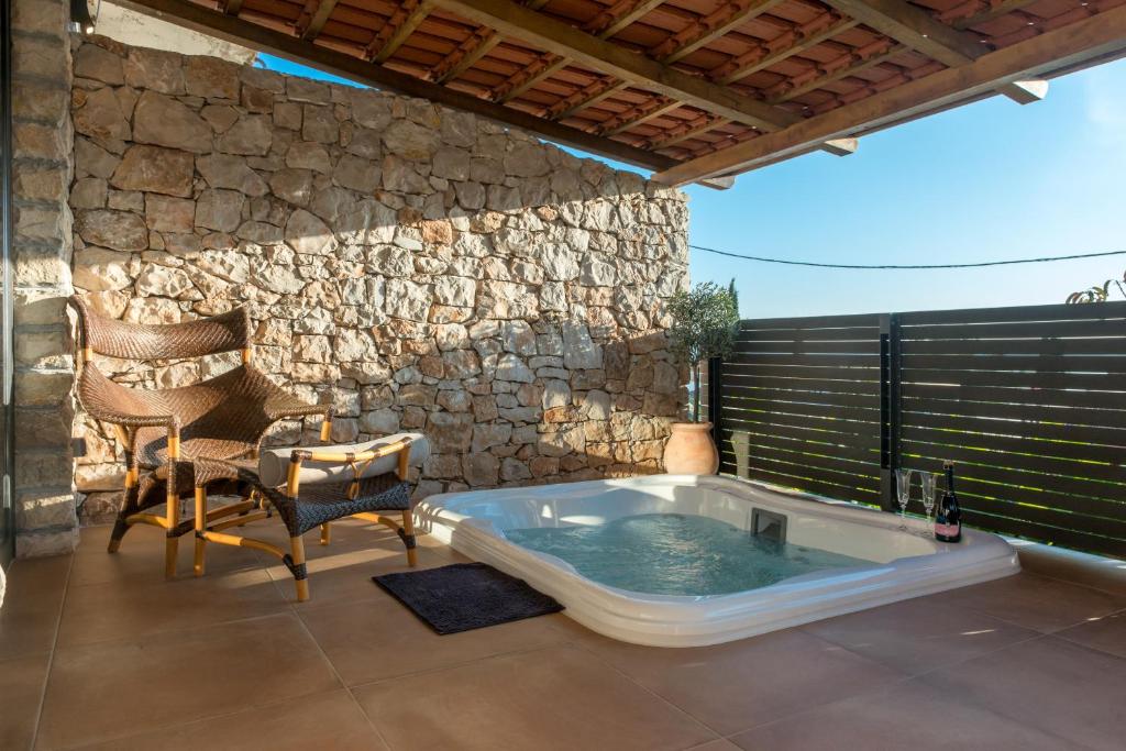 Paradiso Apartment with Private Jacuzzi and Terrace photo 1