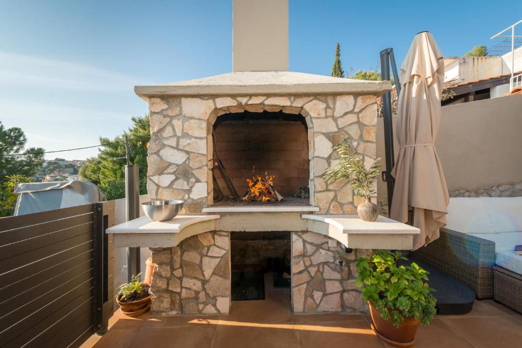 Paradiso Apartment with Private Jacuzzi and Terrace photo 3
