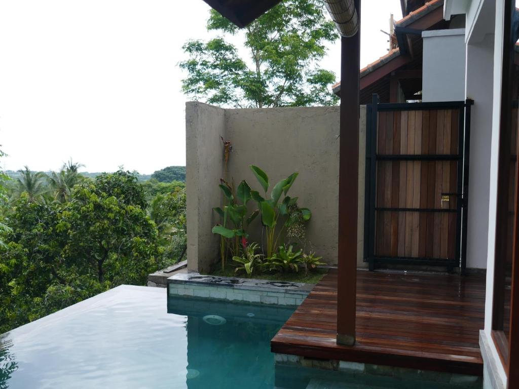 Abinawa Hill photo 1