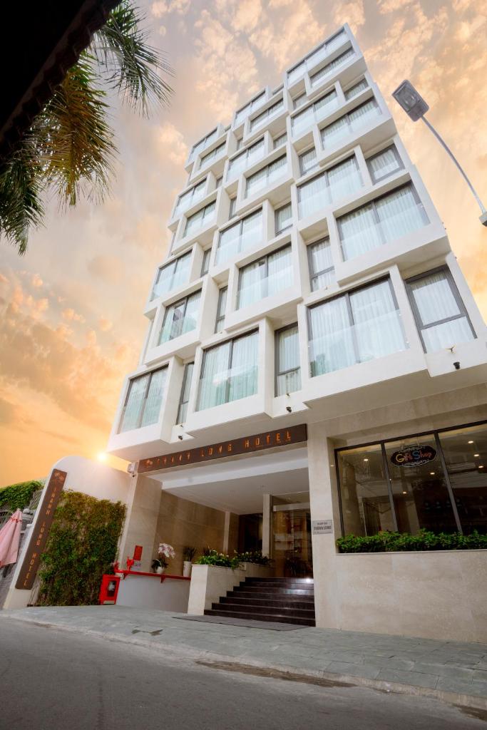 Khách sạn gần sân bay Thành Long Hotel