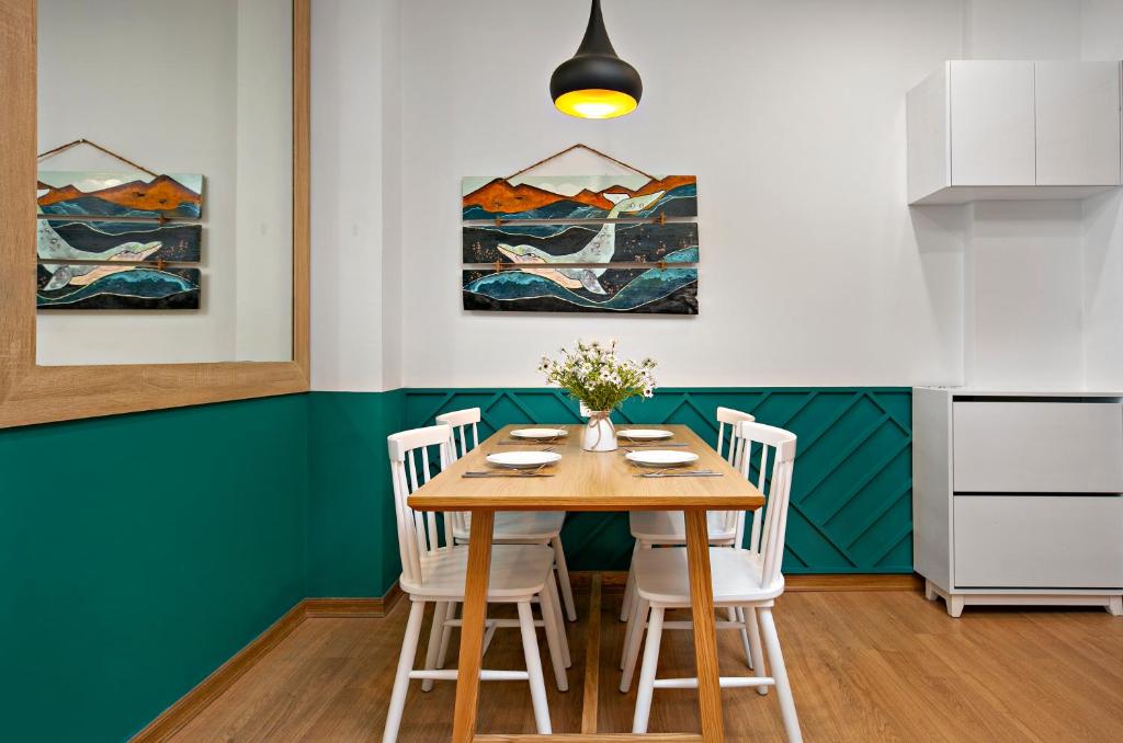 Dolphin Hotel and Apartment