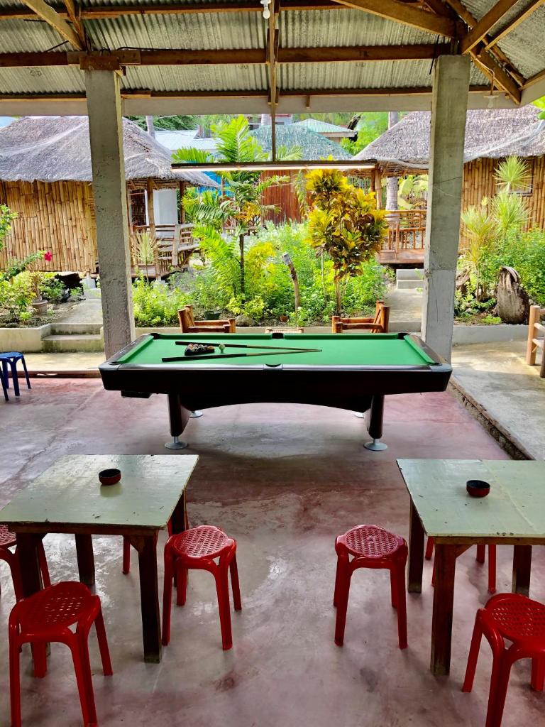 Sharky Hostel Oslob - Tap to explore photos