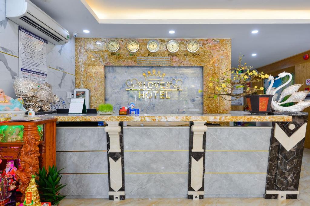 Love Hotel Airport