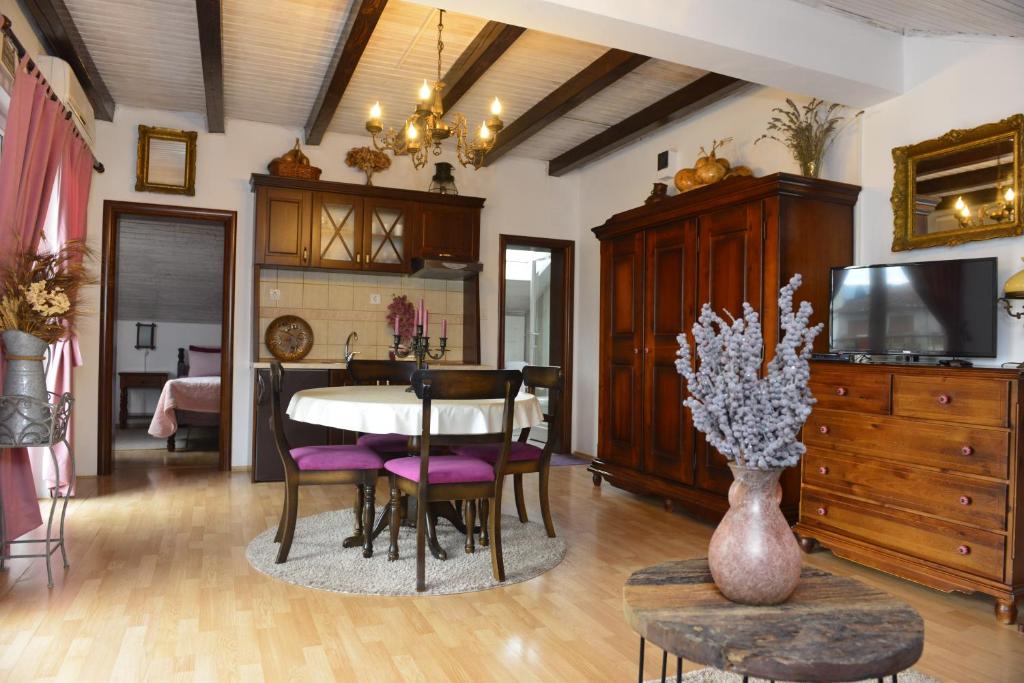 City House Apartments photo 4