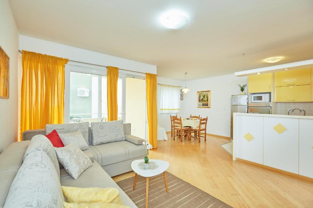 Apartments Zelic Tucepi photo 2