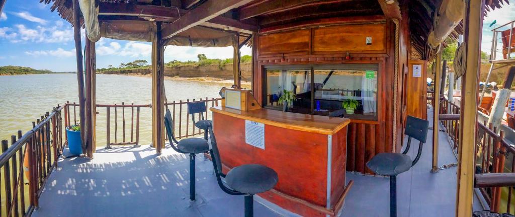 Maggie May House Boat - Colchester - 5km from Elephant Park photo 4