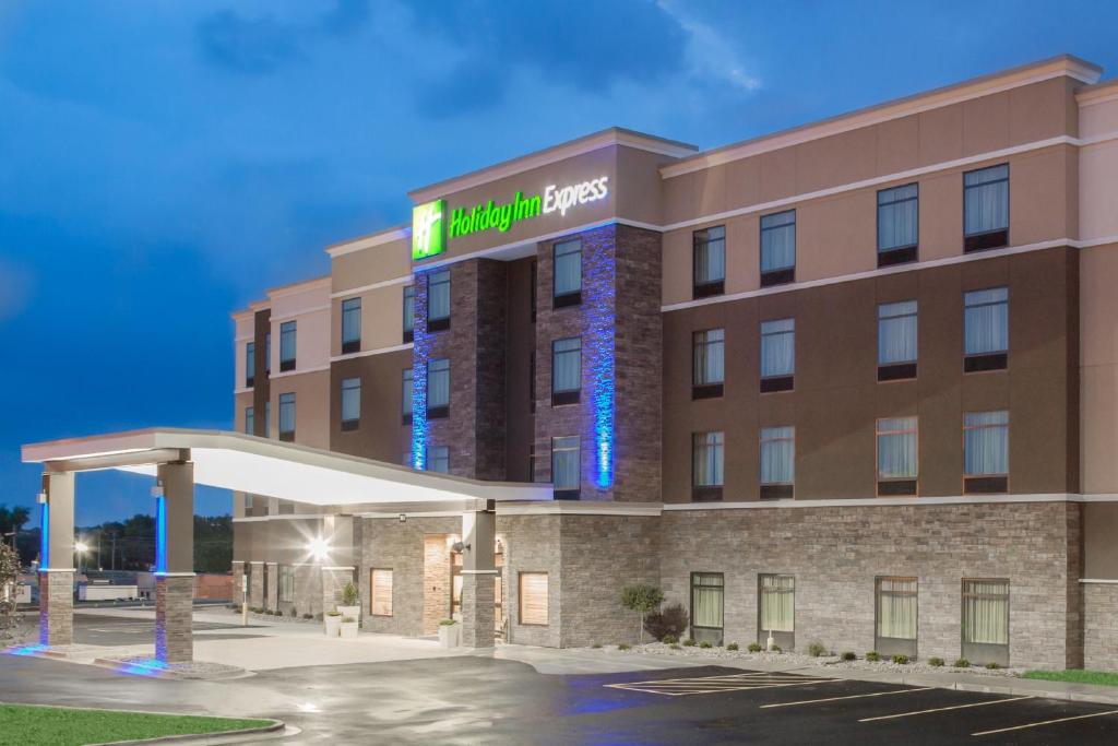 Holiday Inn Express Moline - Quad Cities Area, an IHG Hotel image