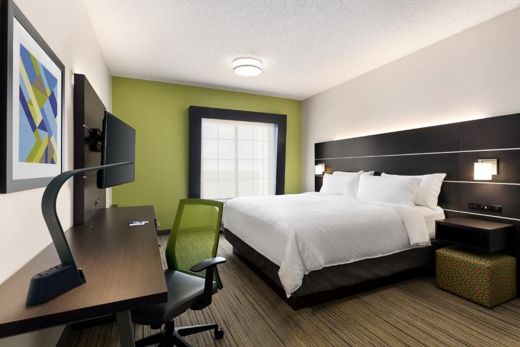 Holiday Inn Express Hotel & Suites Shawnee I-40, an IHG Hotel photo 2