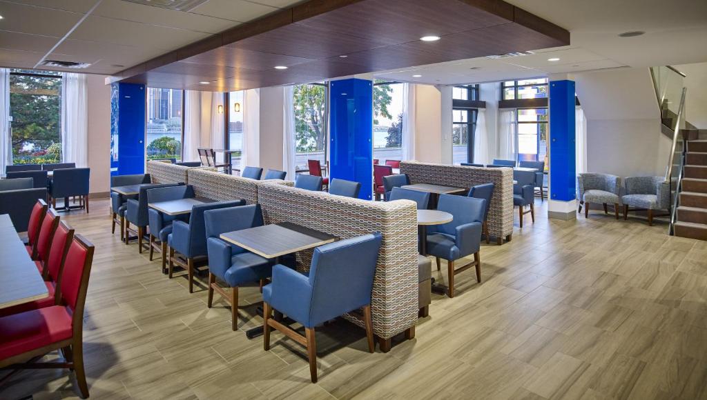 Holiday Inn Express Windsor Waterfront, an IHG Hotel photo 3