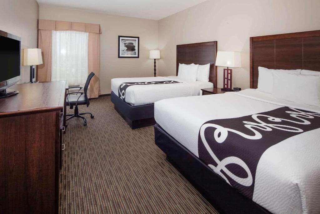 La Quinta Inn & Suites by Wyndham Inglewood image