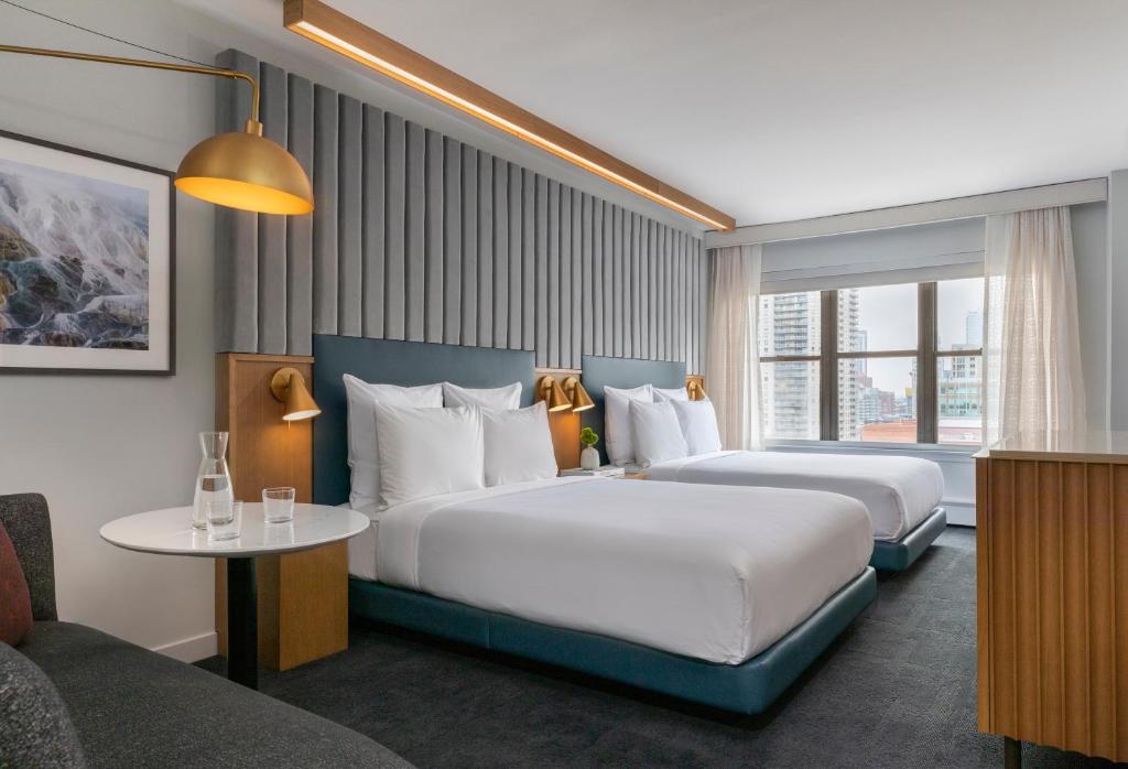 Двухместный (Номер Делюкс с 2 кроватями размера «queen-size»), 21c Museum Hotel Chicago