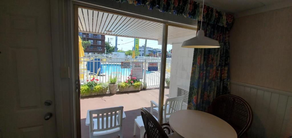 Shangri-La Motel photo 4