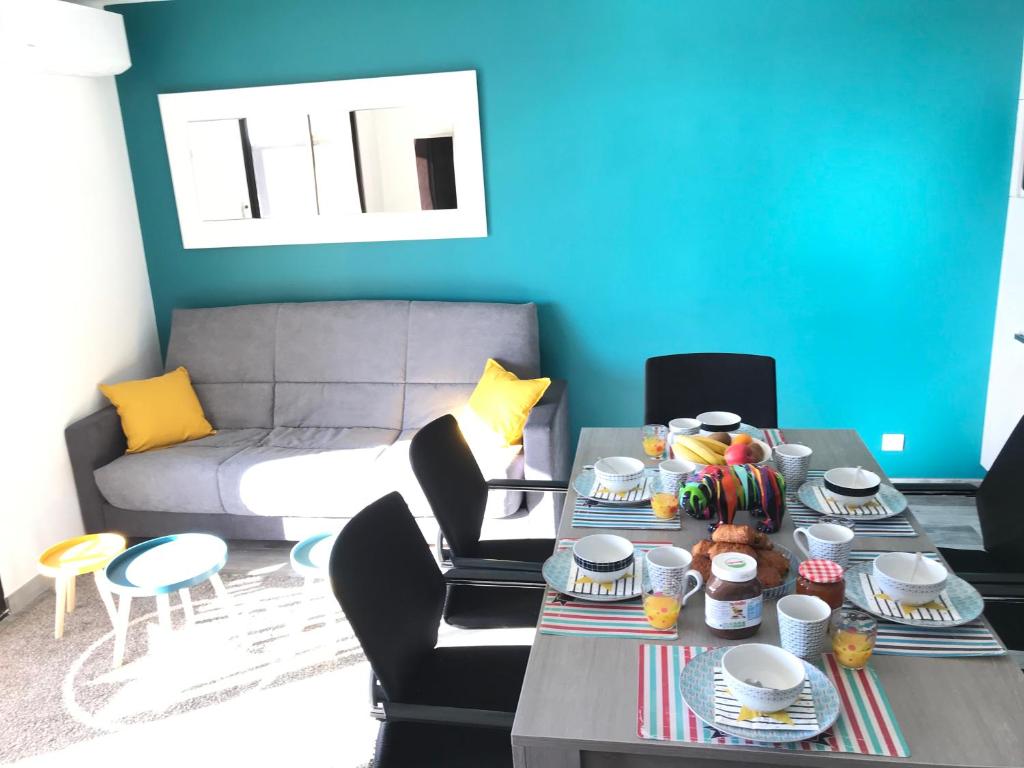Appartement 3 pieces, refait a neuf, haut standing, piscine, mer a pieds photo 2