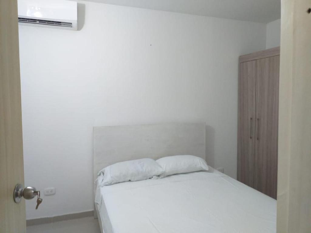 Apartamento con piscina photo 1
