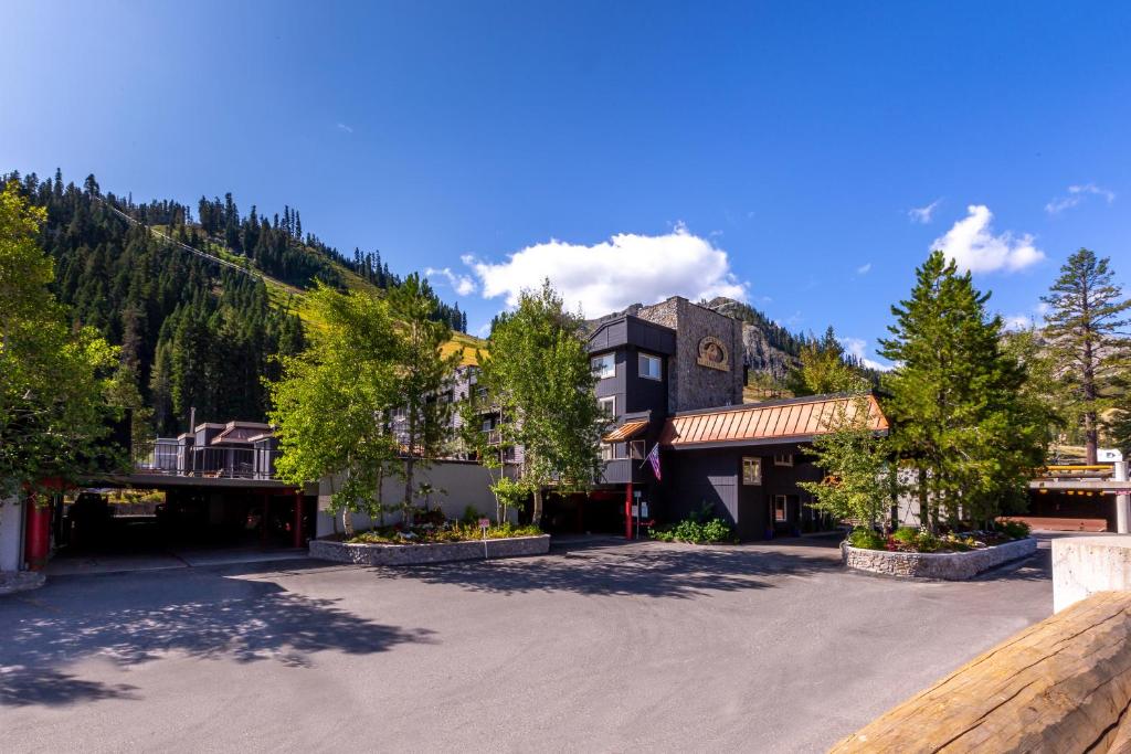 Red Wolf Lodge at Olympic Valley photo 1