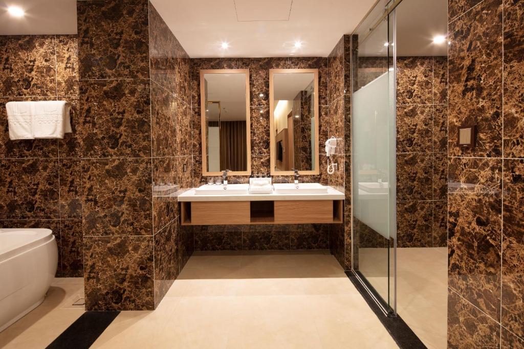 Сьюит (Люкс с балконом), Virgo Hotel