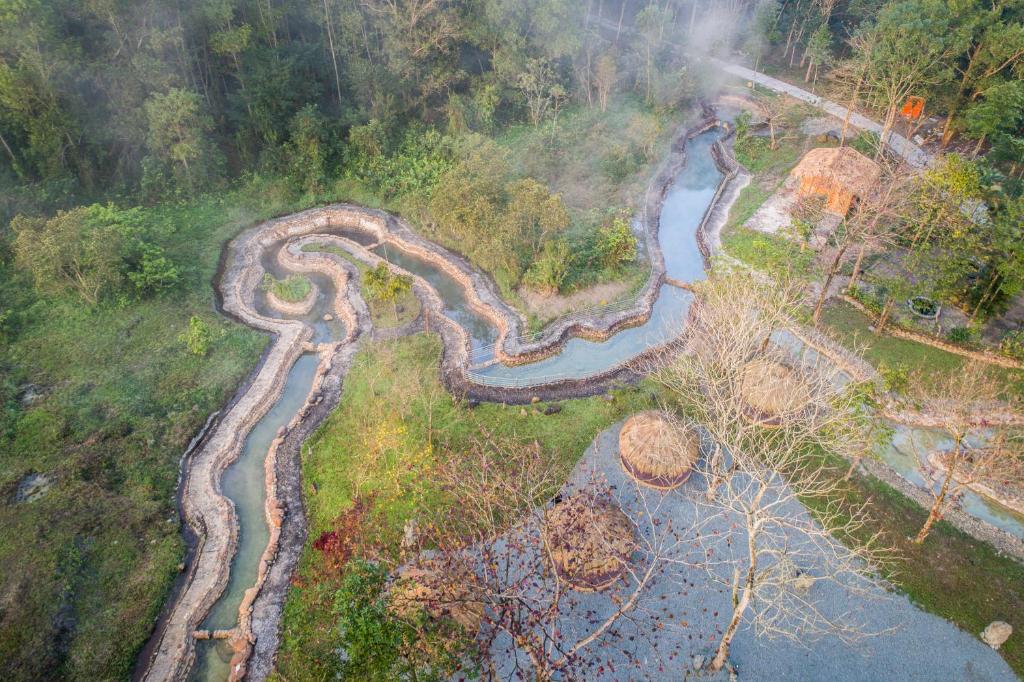 Suối khoáng nóng Alba Thanh Tân Resort