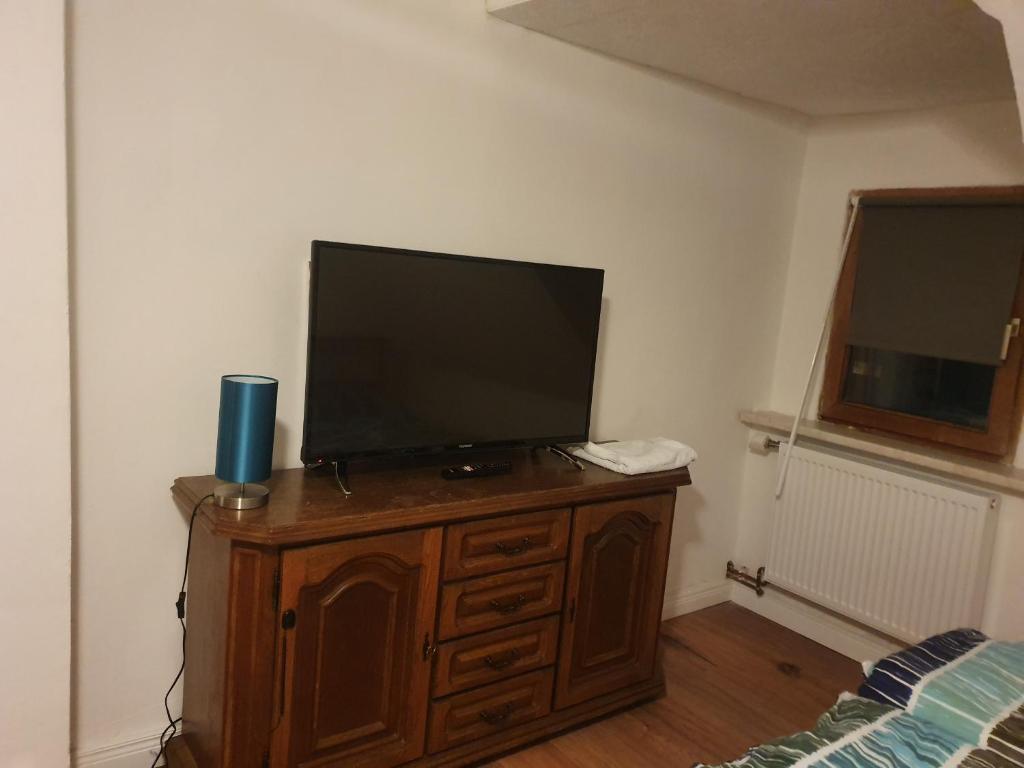 Dachgeschosswohnung in Neumünster 2 Zimmer photo 3