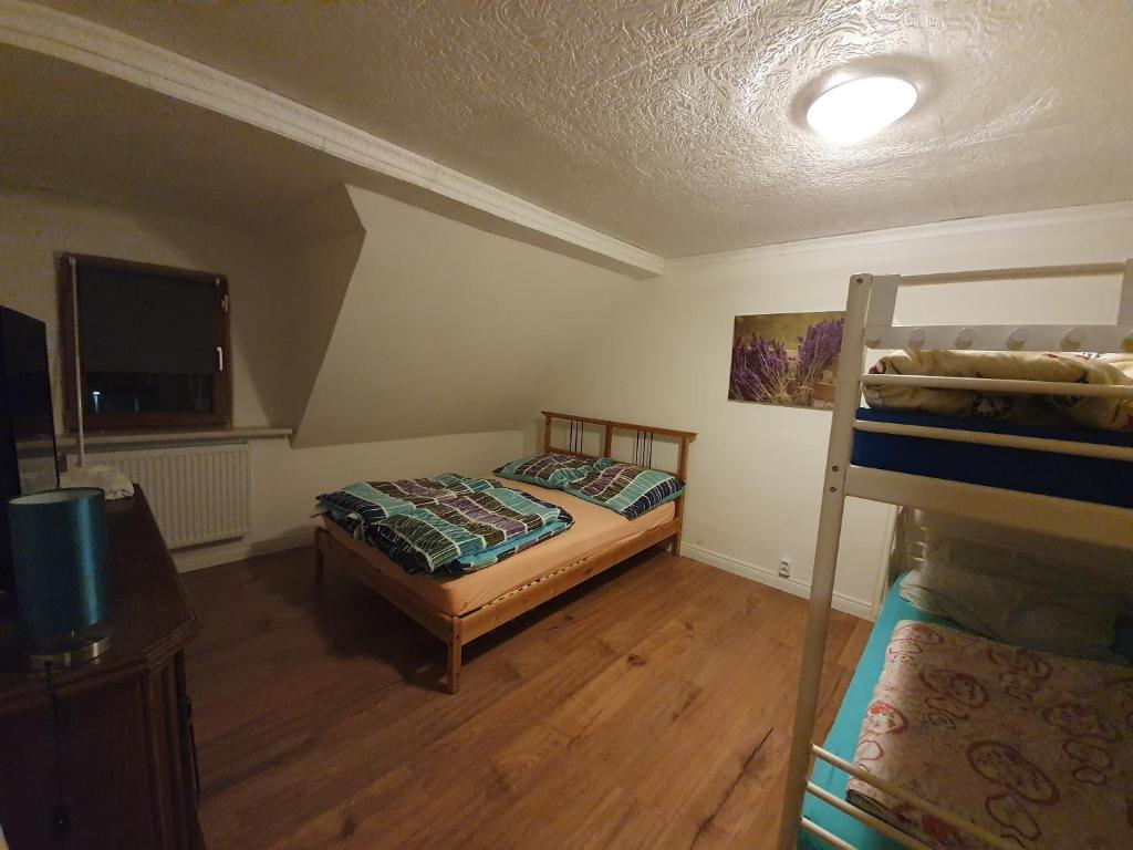 Dachgeschosswohnung in Neumünster 2 Zimmer
