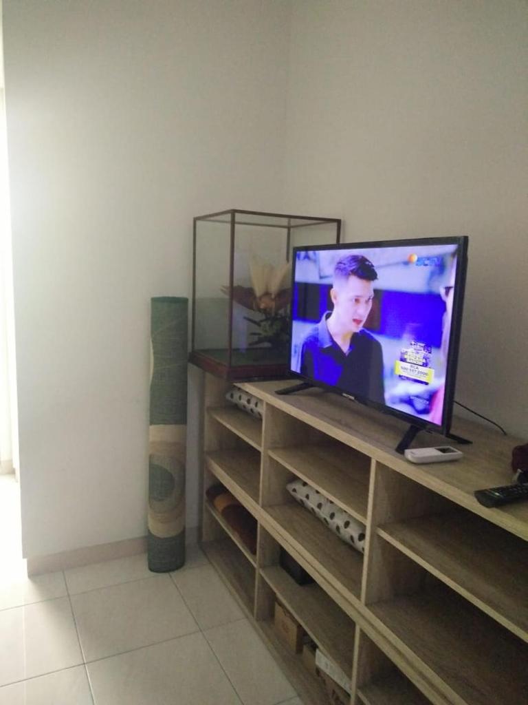Springlake Apartemen 2BR-Sumarecon-Bekasi, By Bu Johan photo 4