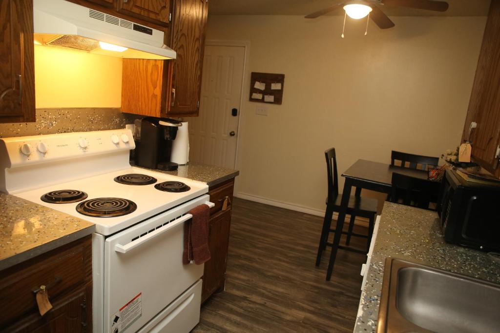 2 bed/ 1 bath next to Ft. Sill photo 1