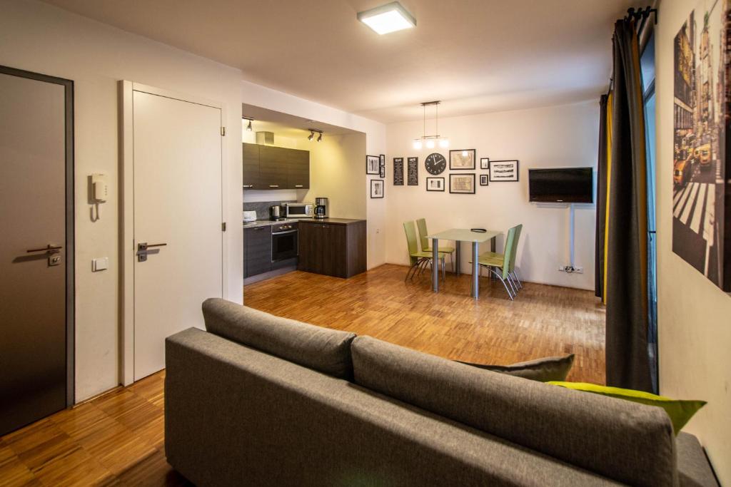 Ruterra Apartment with Garage - Tap to explore photos