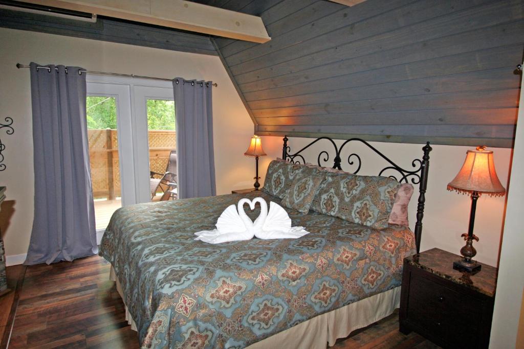 Snuggle Inn image