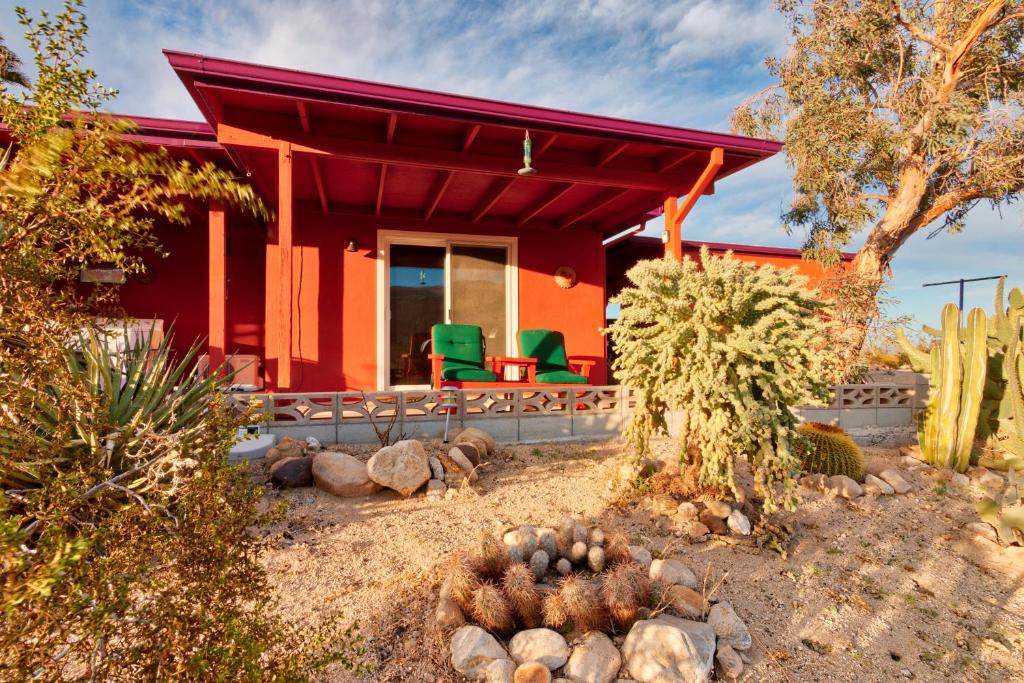 Chuck's Cabin in a Joshua Tree Community image