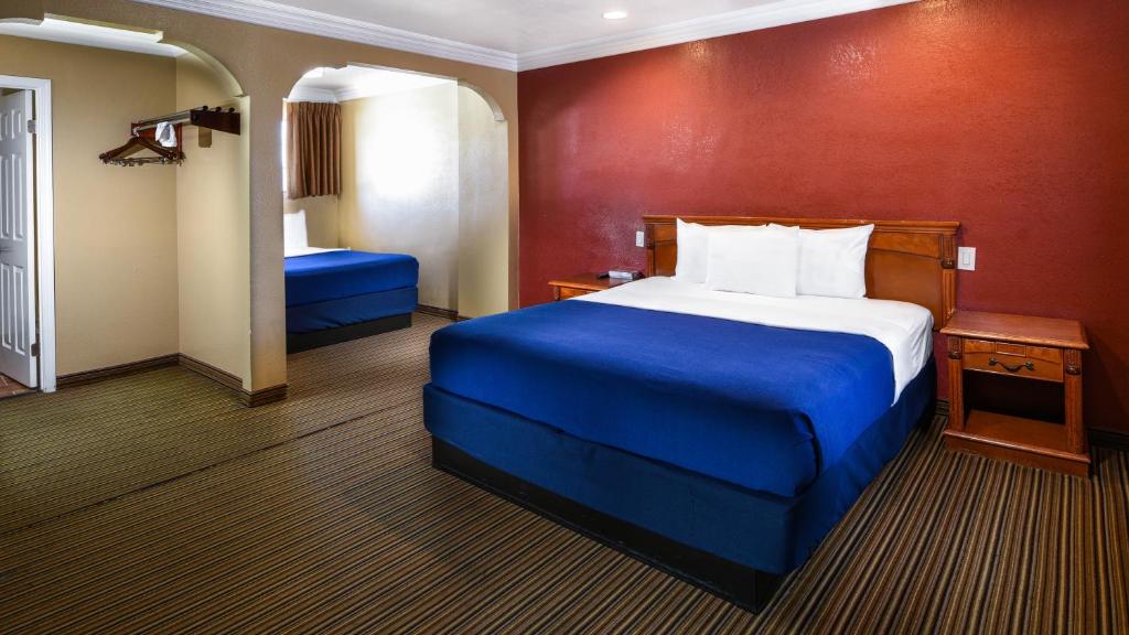 Двухместный (Номер с 2 кроватями размера «queen-size»), Hollywood Inn Express North