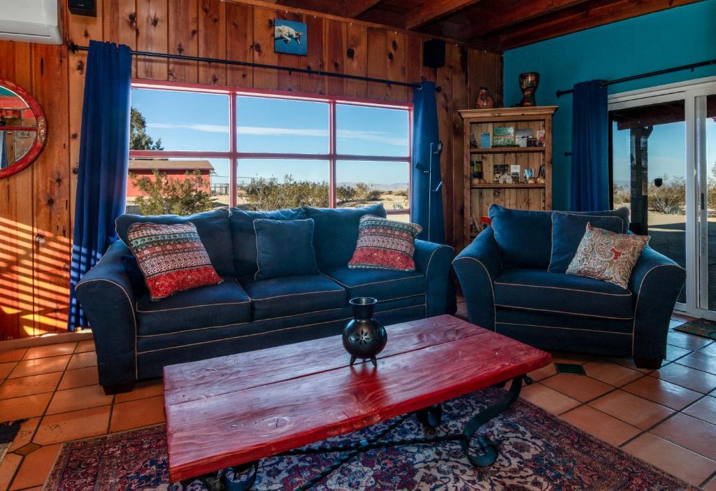 Chuck's Cabin in a Joshua Tree Community photo 4