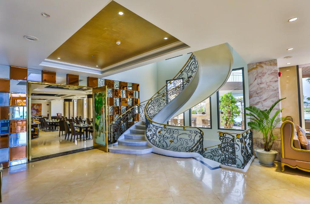 Holiday Beach Đà Nẵng Hotel and Spa