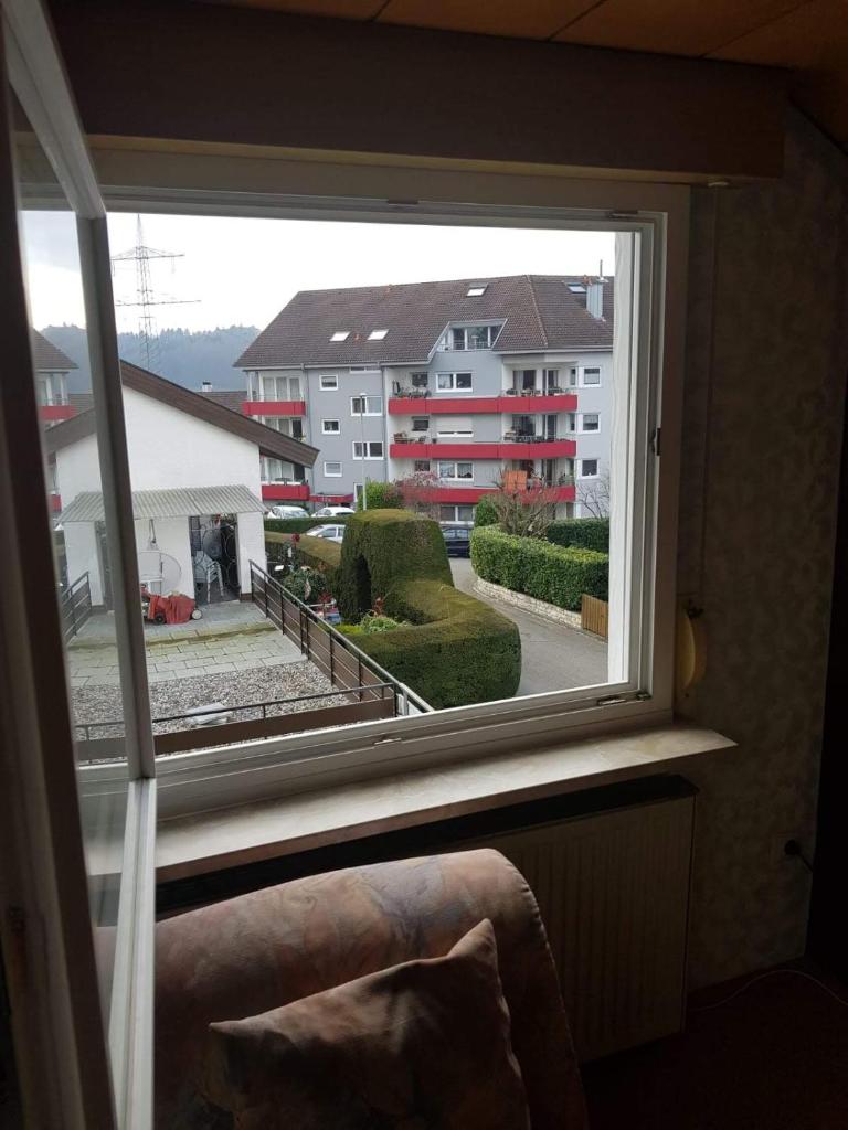 Sonnige ruhige Dachzimmer inkl WIFI plus Kaffee mit WG Dusche und neuer Küche photo 3